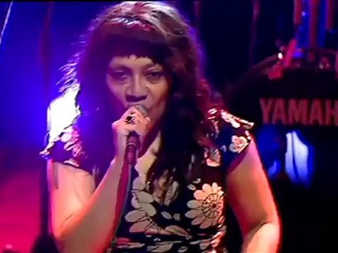 Begoña Bang Matu & The Shake it Ups: Charade - Gaztea Live