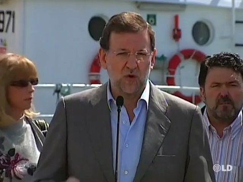Rajoy califica la política de Zapatero de improvisada