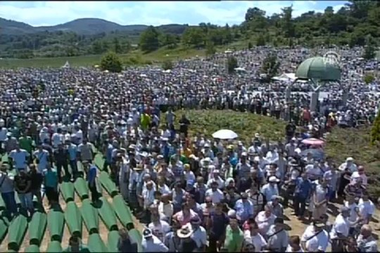 Srebrenitsa'da hüzünlü tören