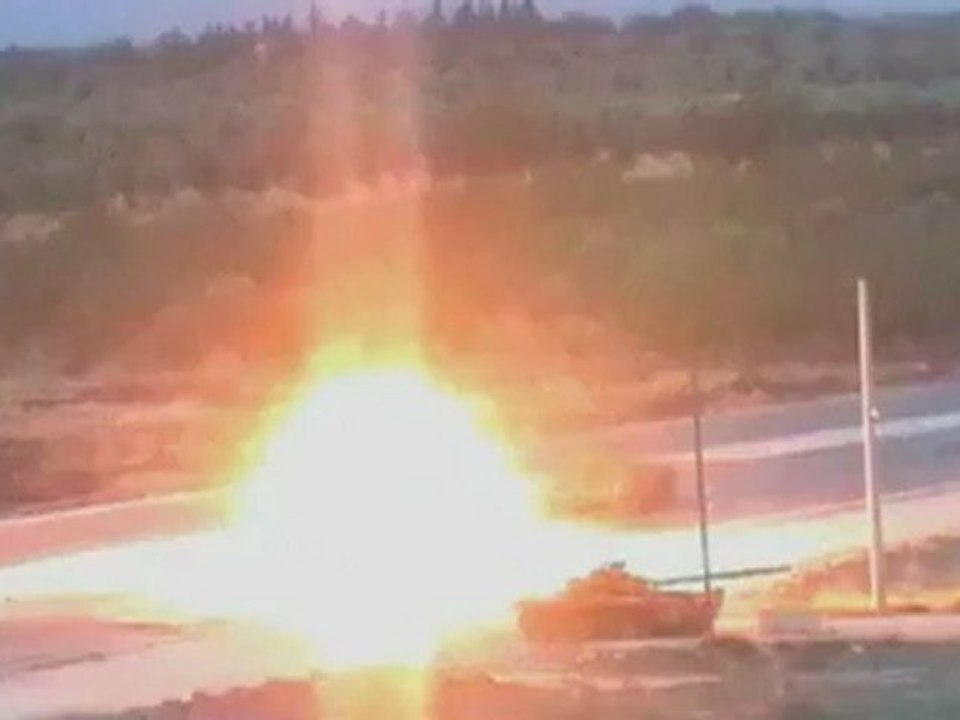 Syrian rebels reportedly shoot at army tanks