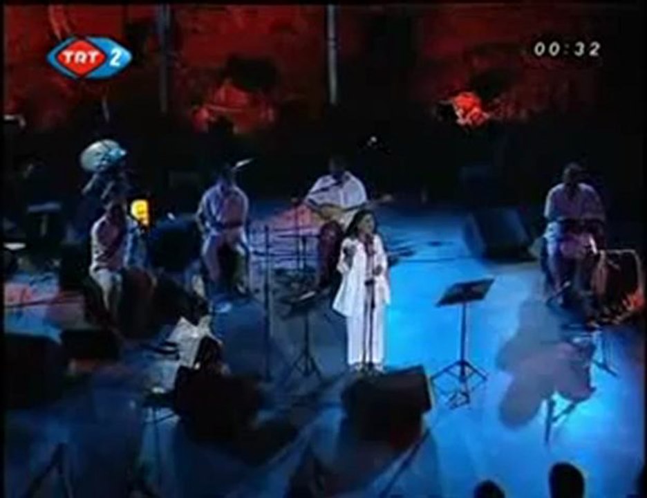 Sabahat Akkiraz      "Şu Karşı Yaylada  &  Siyah Perçemini Dökmüş  Yüzüne "