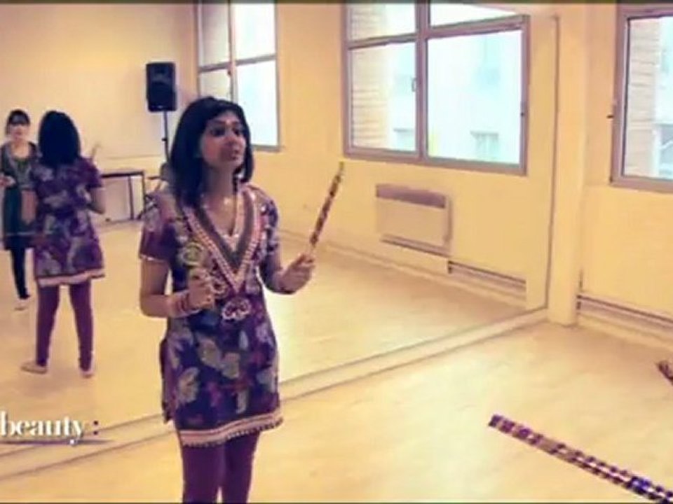 Bollywood Anarkali Dance Shaina dans Beauty