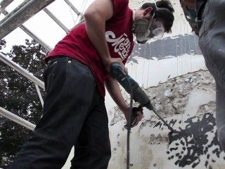 Vhils, faces aux murs