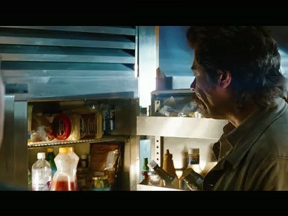 Savages - Restricted Preview Clip: "Lado pays Dennis a visit"