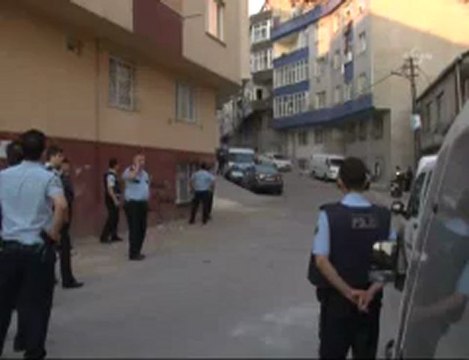 Polise ateş eden şahıs, evinin balkonuna çıktı