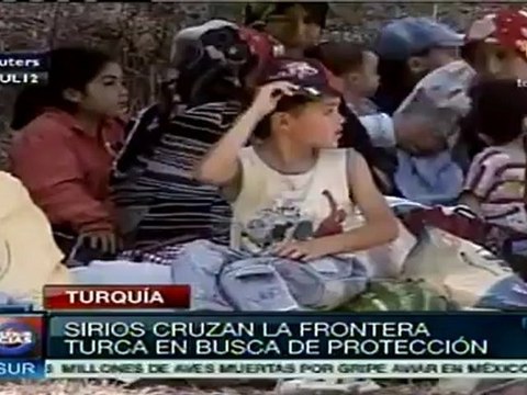 Sirios huyen a Turquía por conflicto armado