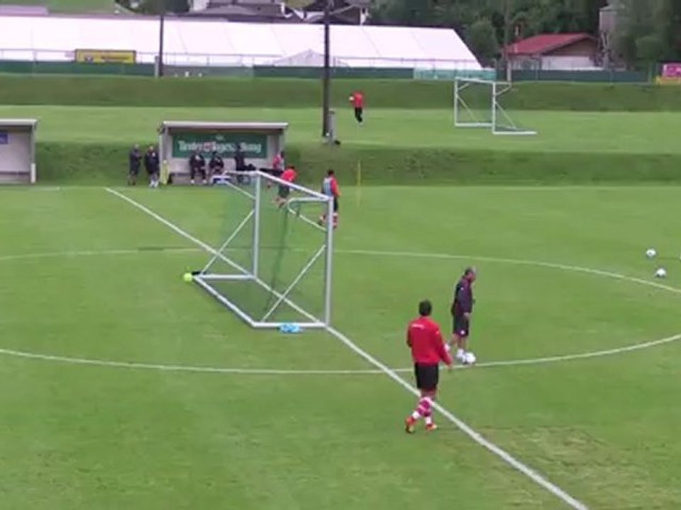 Στιγμιότυπα από την απογευματινή προπόνηση της ομάδας του Ολυμπιακού (11/7)