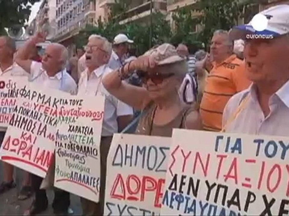 Yunanistan'da emekliler öfkeli