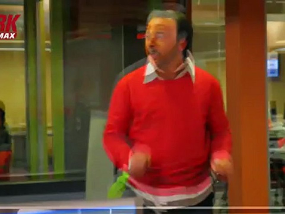 Düz Adam Kuryeye Kafa Tutuyor