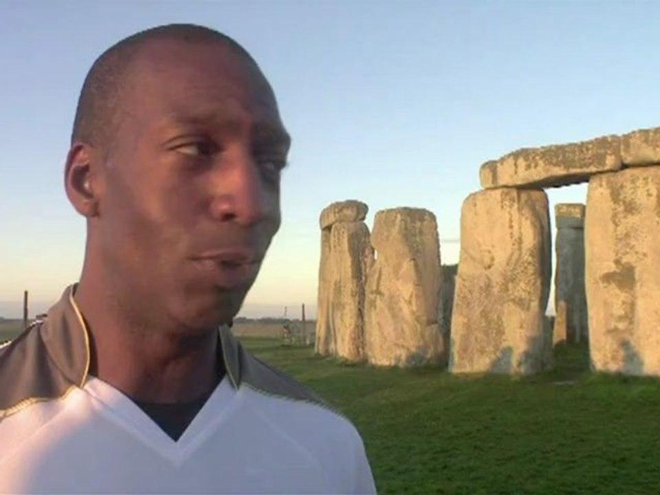 Olympic torch passes through Stonehenge