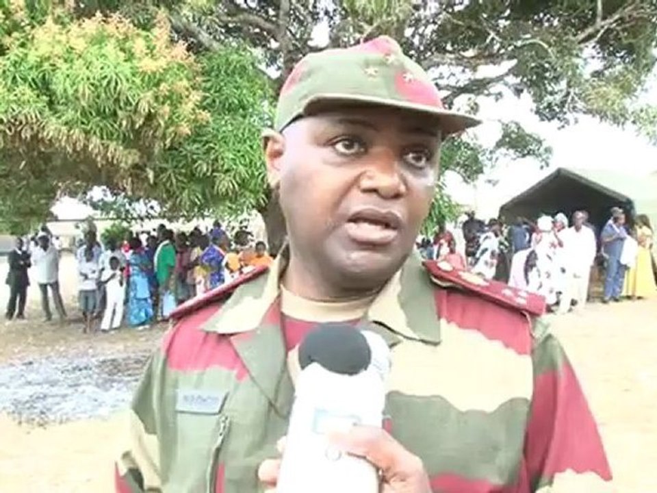 Visite du Président aux manœuvres médico-militaires de Port-Gentil