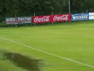 Ο βαρύς λόγω βροχής αγωνιστικός χώρος στο Άχενκιρχ