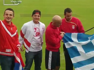 Σέρβοι φίλαθλοι του Ερυθρού Αστέρα στο Άχενκιρχ (2)