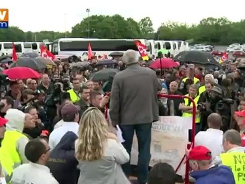 PSA : à Aulnay, les salariés entre colère et amertume
