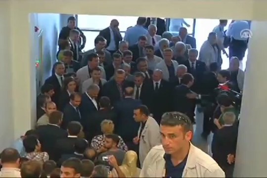 Başbakan ilk yolcuları karşıladı