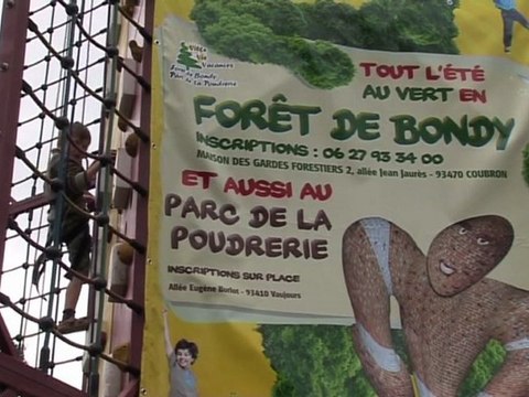 Dispositif ville, vie, vacance : François Lamy en visite à Montfermeil (Seine-Saint-Denis)