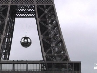 Le feu d'artifice du 14 juillet se prépare sur le Trocadéro