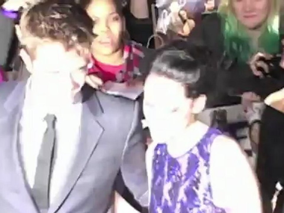 Stewart zeigt auf der Comic Con ihren heißen Body