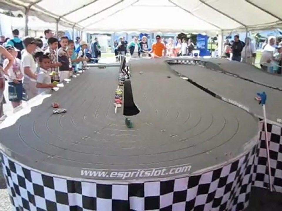 24H-camions-Magny-cours-2012-circuit-electrique-scalextric