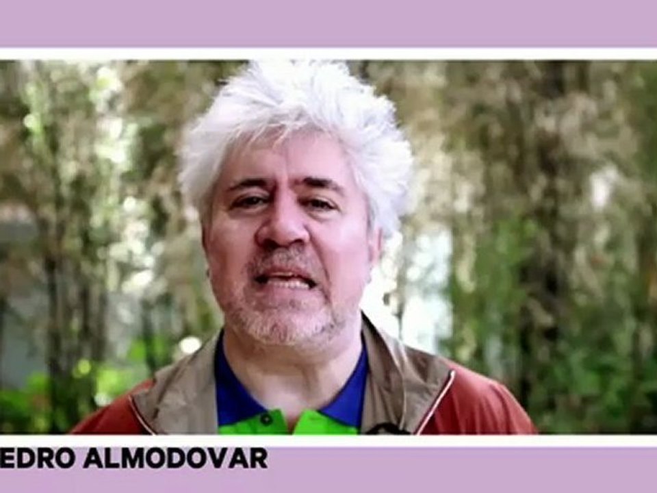 Kristen Stewart Gives Her Best Wishes to Mario Testino for 'MATE'