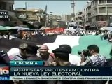 Activistas protestan contra la nueva ley electoral en Amán