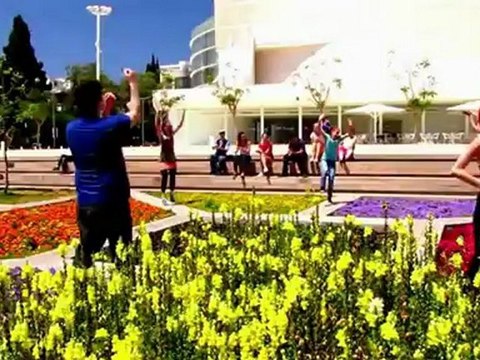 Весь мир тануцует чарльстон