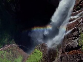 Потрясающей красоты водопад