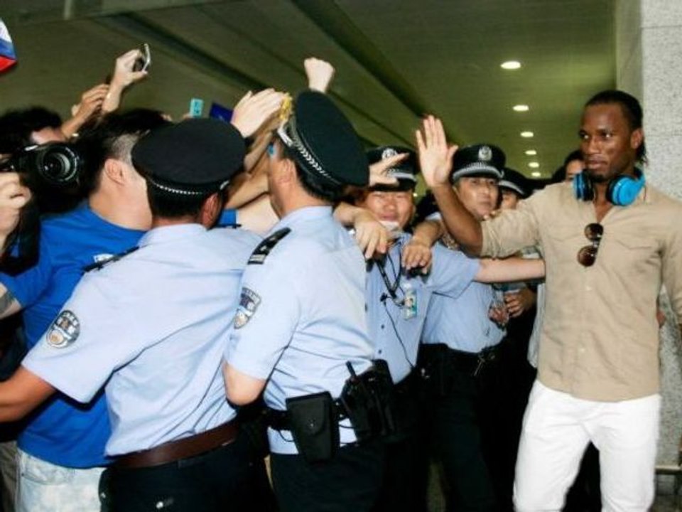 Un accueil de folie pour Drogba à l'aéroport de Shanghai