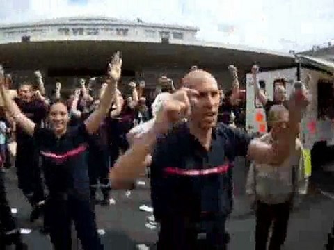 Saint-Nazaire : la flashmob des pompiers pour le 14 juillet