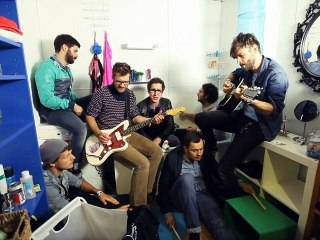 #050 MALIBU STACY DOUR (SCENE DE BAIN)