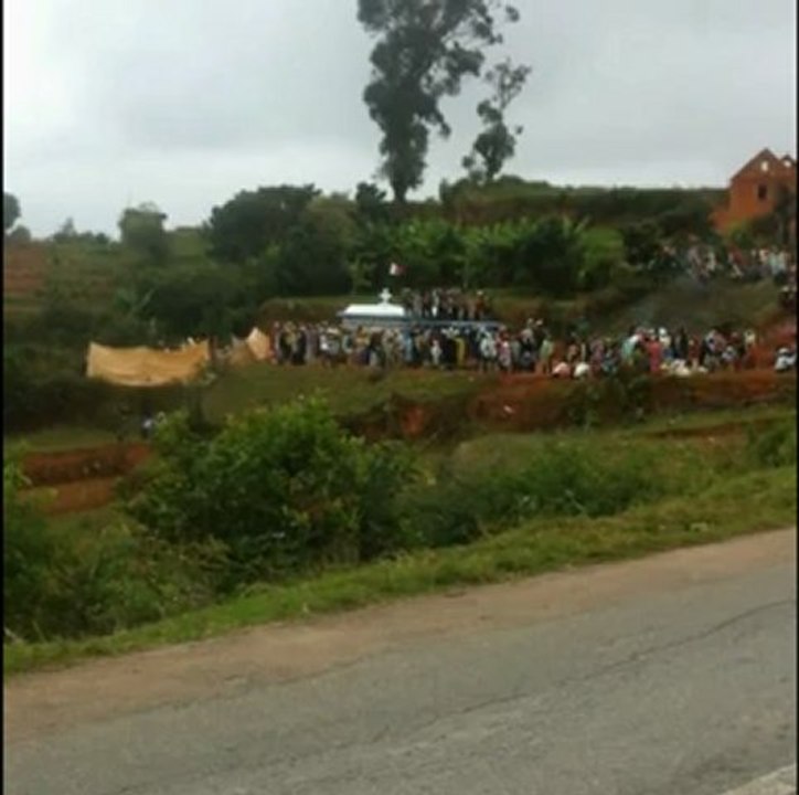 Fête du culte des ancêtres (cérémonie du retournement des morts) - Madagascar 2012