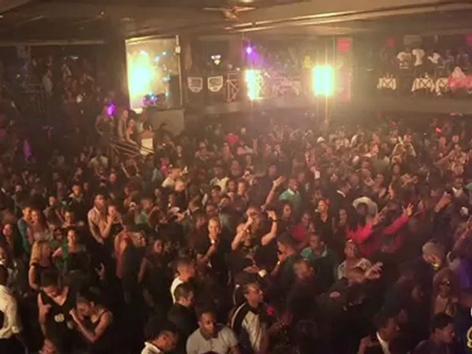 SOIREE WE LOVE PRESTIGE SUR LES CHAMPS ELYSEES - SAMEDI 7 JUILLET 2012 - PARIS - INEDIT PLUS DE 2000 PERSONNES