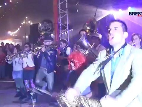 Les Tonnerres de Brest 2012 : Les crapauds de Lyon interprètent du Red hot Chili Pepper