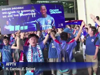 Foot: l'attaquant Drogba accueilli par ses fans à Shanghai