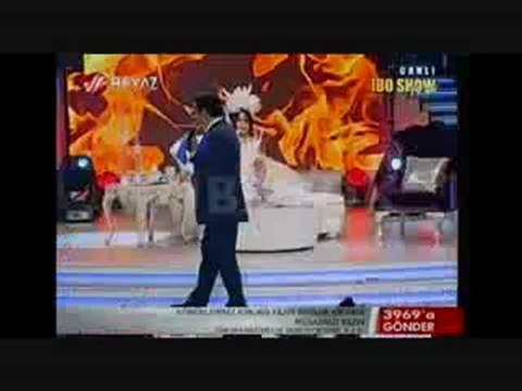 İbrahim TATLISES PERSEMBE GÜNÜNDE UZUN HAVA VAY VAY ZARA