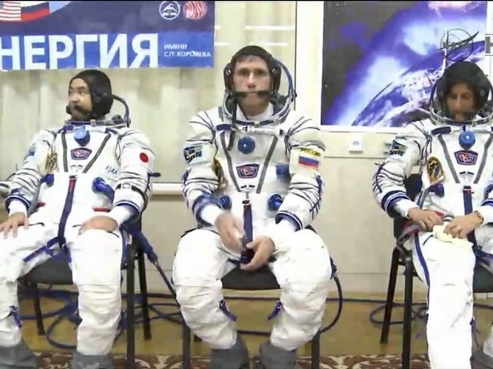 [ISS] Crew Depart Hotel, Suit Up & Walk Out for Launch Pad