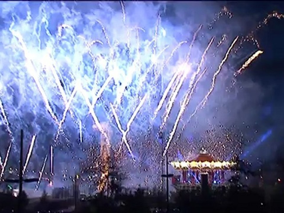 Nantes : feu d'artifice Carrousel des monde marins (14 juillet 2012)