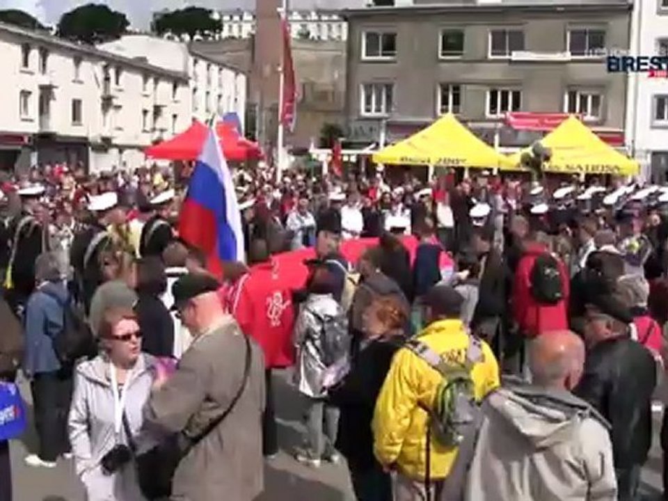 Les Tonnerres de Brest 2012 : Parade des cadets russes