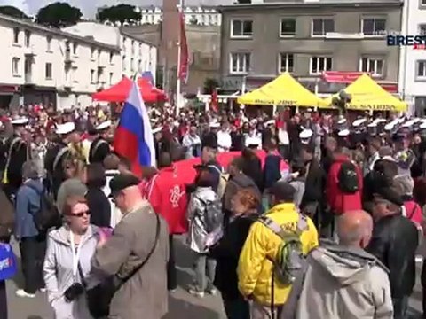 Les Tonnerres de Brest 2012 : Parade des cadets russes