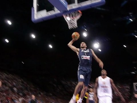 Dunk Nicolas Batum, France-Espagne, Paris- 15 juillet