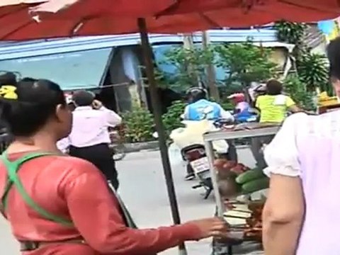 นาทีฉุกเฉิน วันที่ 18 กรกฏาคม 2555-(ฉกโทรศัพท์มือถือในร้านกาแฟ)