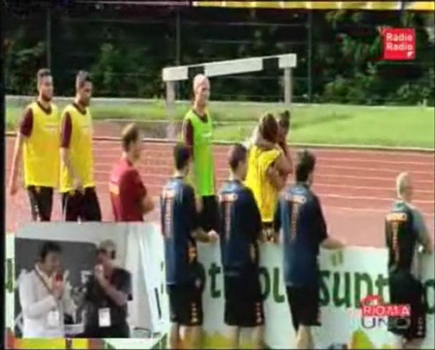 Allenamento AsRoma a Riscone di Brunico 15/07/12  Bojan Osvaldo abbraccio