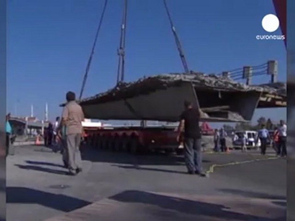 Rupture spectaculaire d'un pont à Istanbul