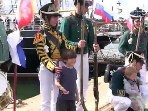 Les Tonnerres de Brest 2012 : Les marins prennent la pose