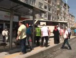 Otobüs tramvay durağına daldı