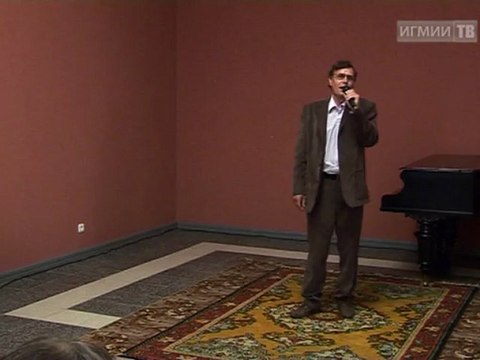 Музыкальные вечера в Торговом ряду Ирбитской ярмарки . Поет автор-исполнитель АлексейСавин