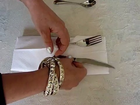 Pliage de serviette porte couverts