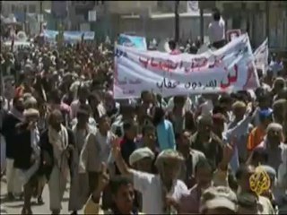 إستمرار تداعيات عودة صالح على الثورة