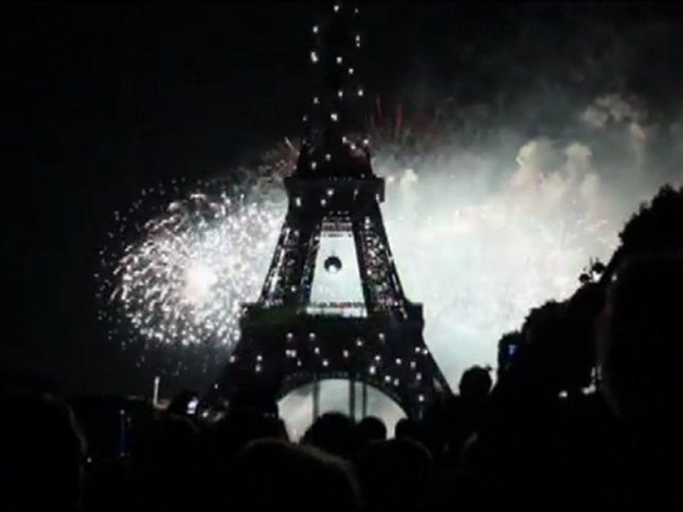 Feu d'artifice du 14 juillet 2012 a la Tour Eiffel ...