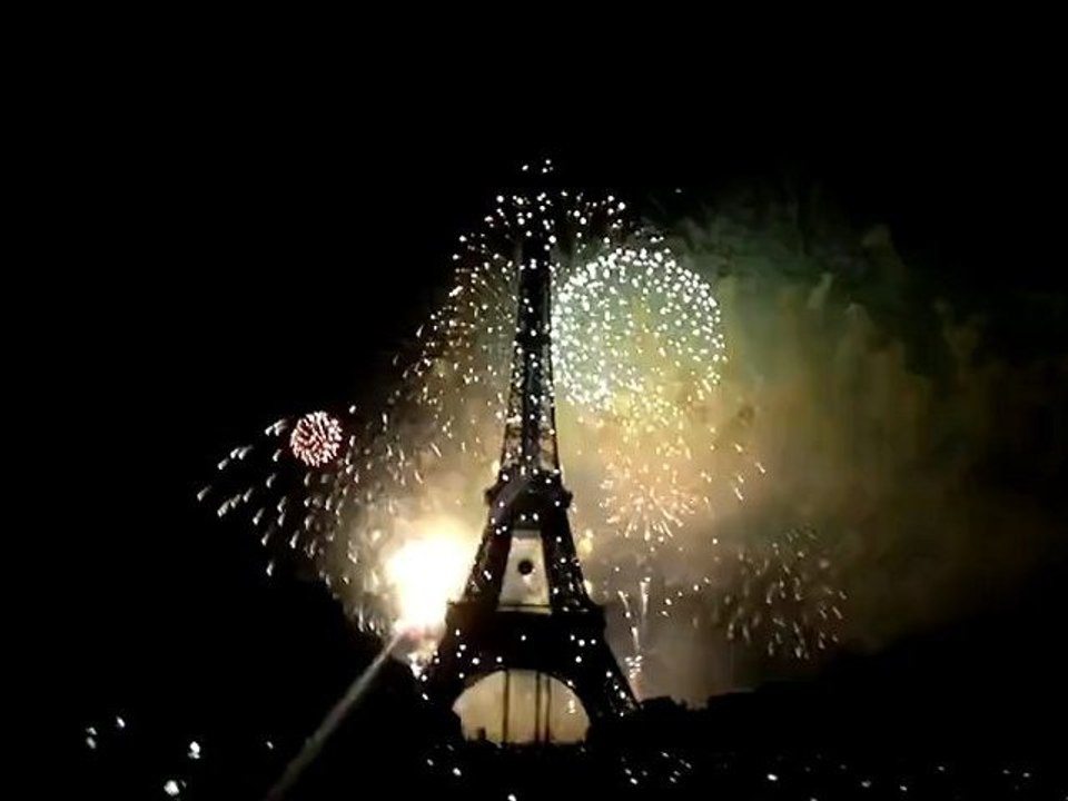 feu d'artifice paris 13 juillet 2012 champs de mars